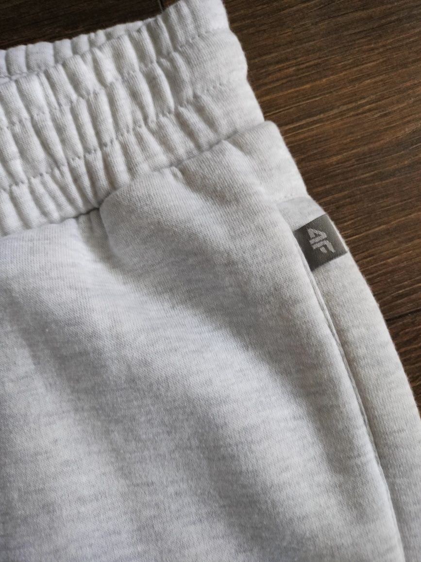 Nowe damskie spodnie dresowe 4F XL