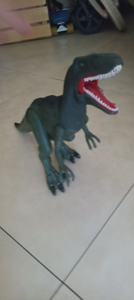 Dinozaur Trex ryczący