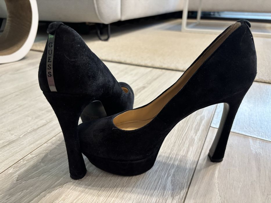 Szpilki zamszowe GUESS rozmiar 36 czarne wysokie platformy