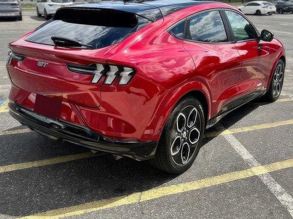 Ford Mustang Mach-E GT      2022