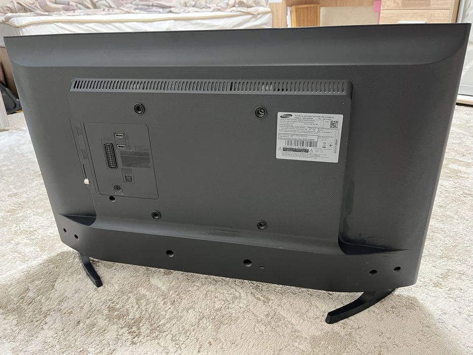 Телевізор Samsung UE32J4000AK