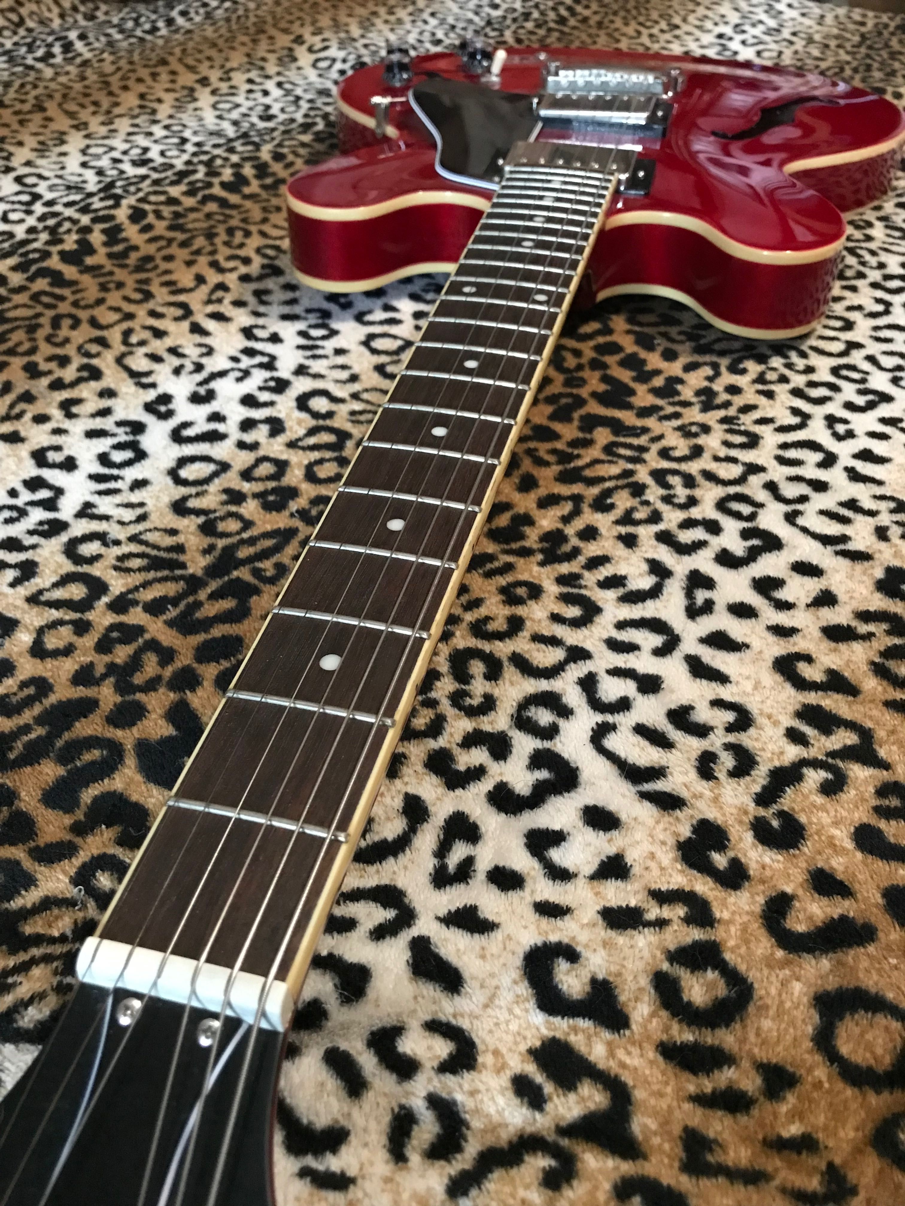Epiphone ES-335 cherry red inspired by Gibson series