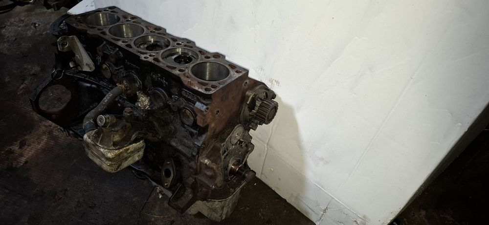 Блок циліндрів 2.5 тді т4 2.5 лт28 лт 35 2.5 двигун мотор двигатель