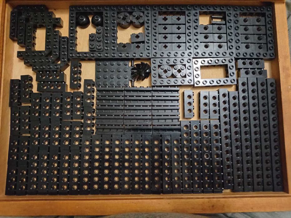 Lego деталі, оригінал. Чорних та трішки темо-сірих кольорів