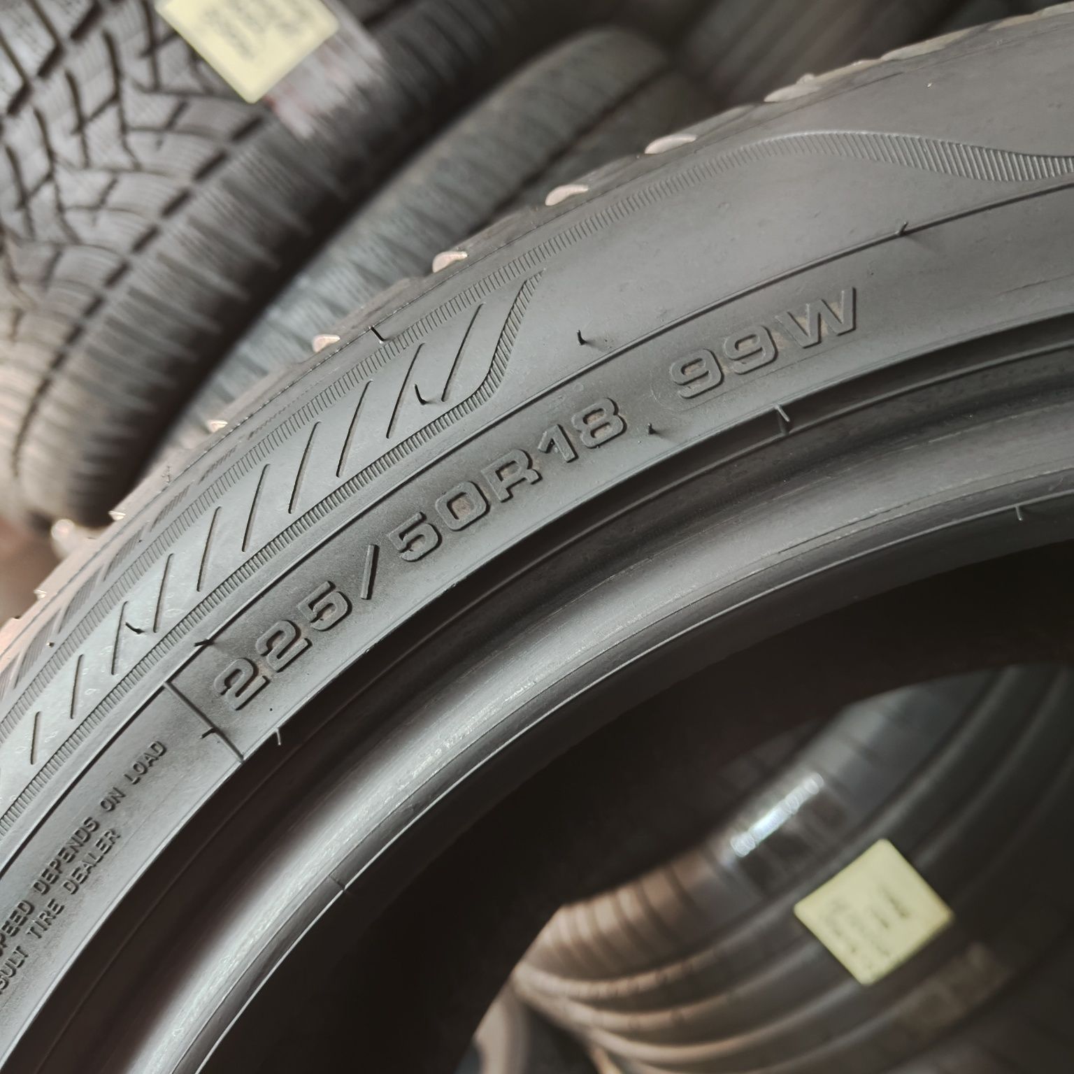 225/50/18 XL Sprzedam parę opon całorocznych Goodyear