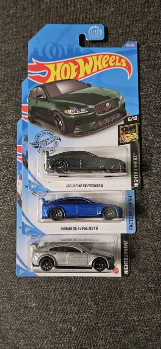 Zestaw hot wheels jaguar xe sv project 8