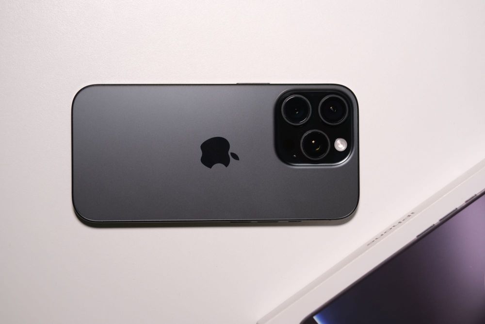 iPhone 16 Pro 128GB - Preto Titanium