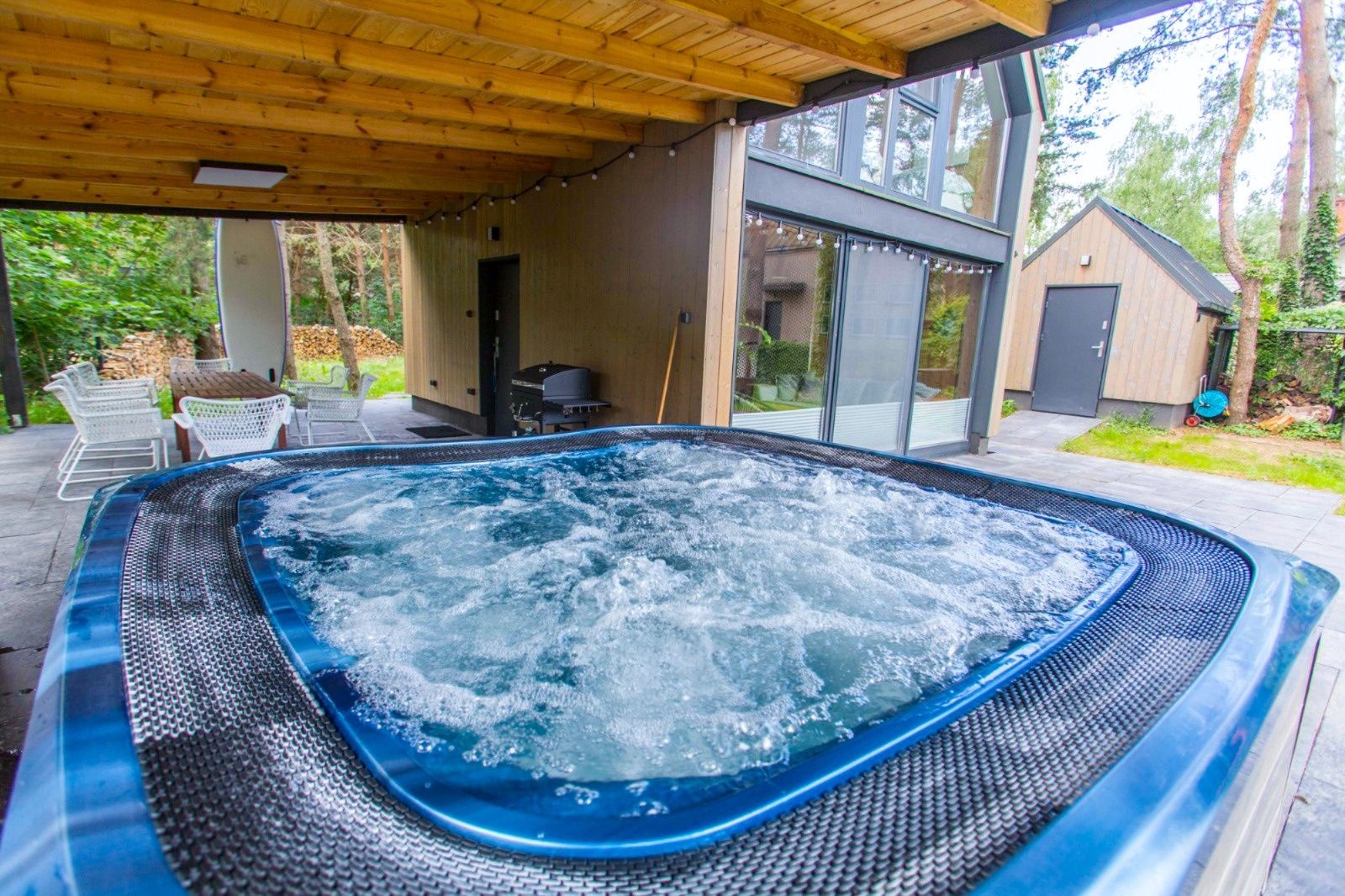 Domek z jacuzzi nad jeziorem, 200 km od Warszawy, Poj. Brodnickie