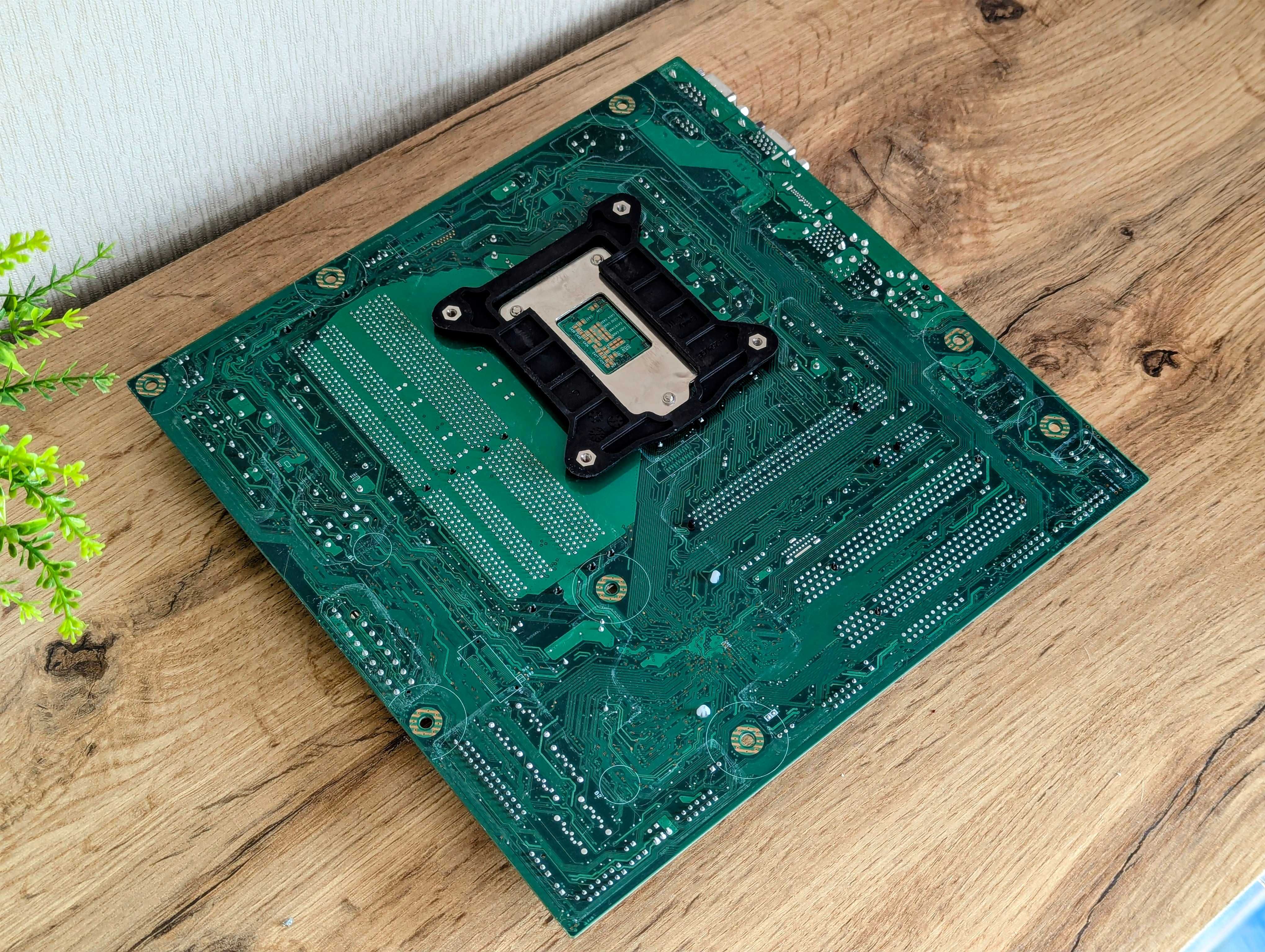 Материнская плата  Lenovo IS7XM- сокет 1155