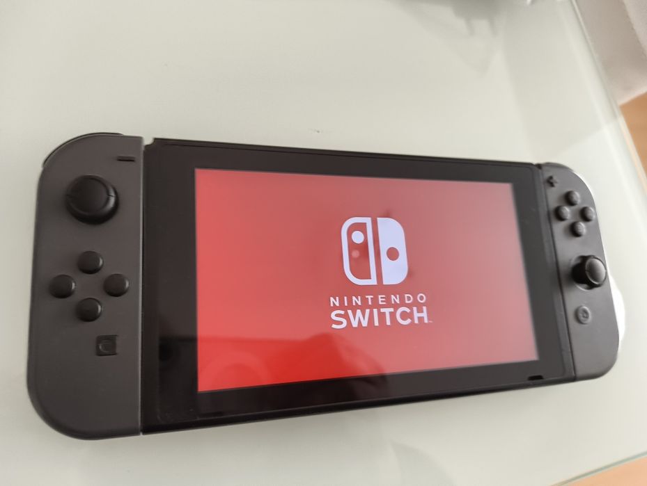 Nintendo Switch V1 em caixa