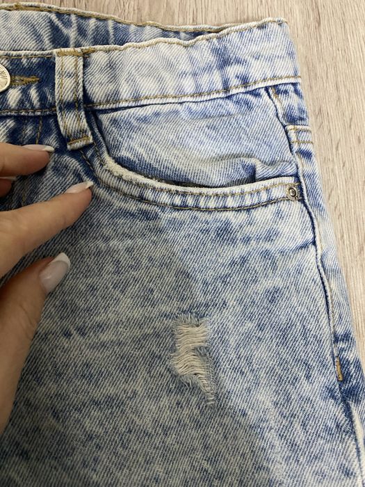 Джинси одні на 6-7р і ще є на 4-5р
