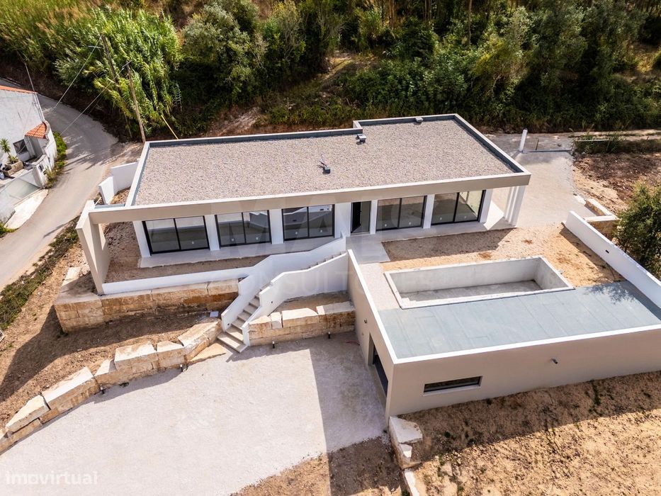 Moradia térrea T3 Moderna com Piscina e Jardim na Ribeira dos Amiais