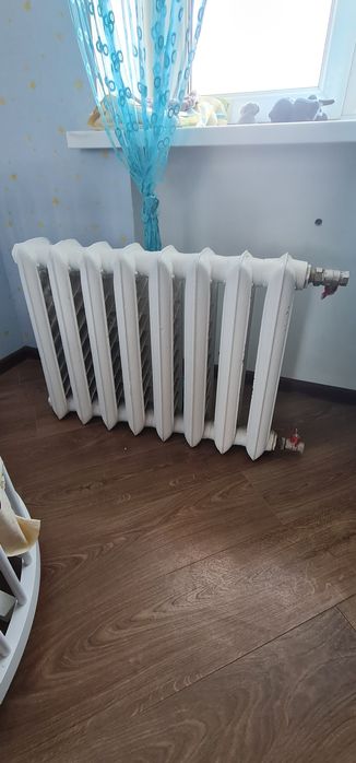 Продам радиатор б/у  чугун