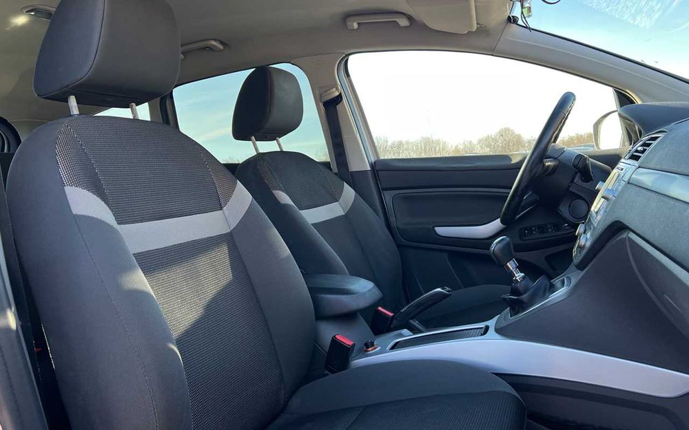 Ford Kuga 2012 рік