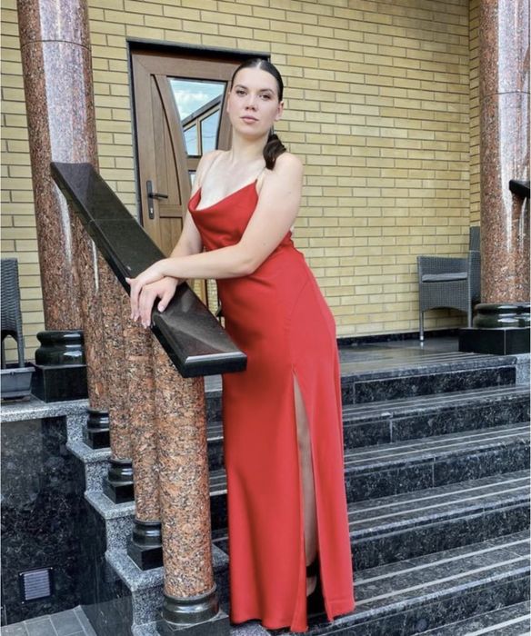 Святкова атласна сукня