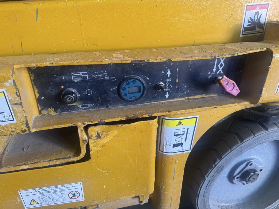 Plataforma elevatoria eletrica usada 10mt (ESTREITA)