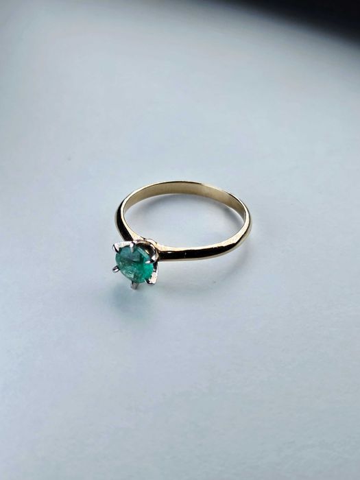 Złoty pierścionek ze szmaragdem 1 ct – złoto 585, 2 g