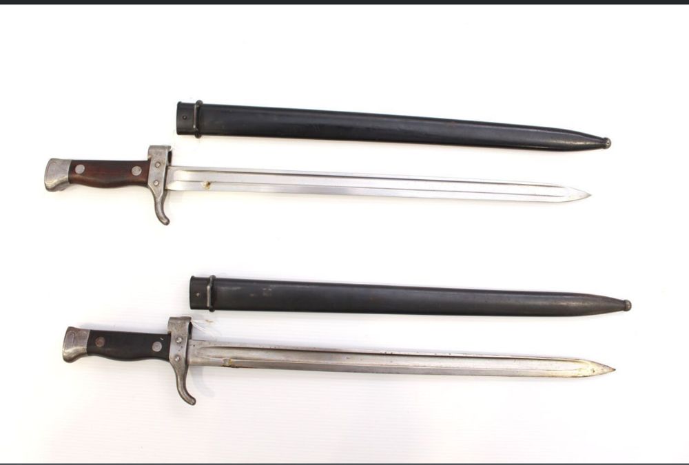 Duas baionetas modelo 1892 para Rifle Berthier