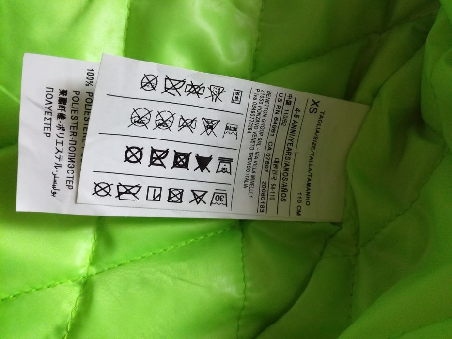 Продам очень красивую курточку от фирмы Benetton.