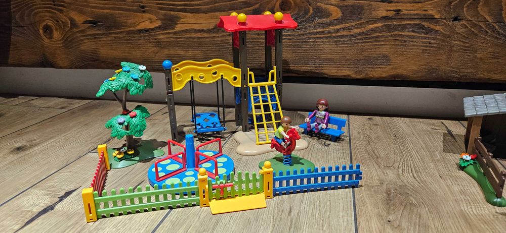 Playmobil 5568 plac zabaw dla dzieci huśtawka konik karuzela