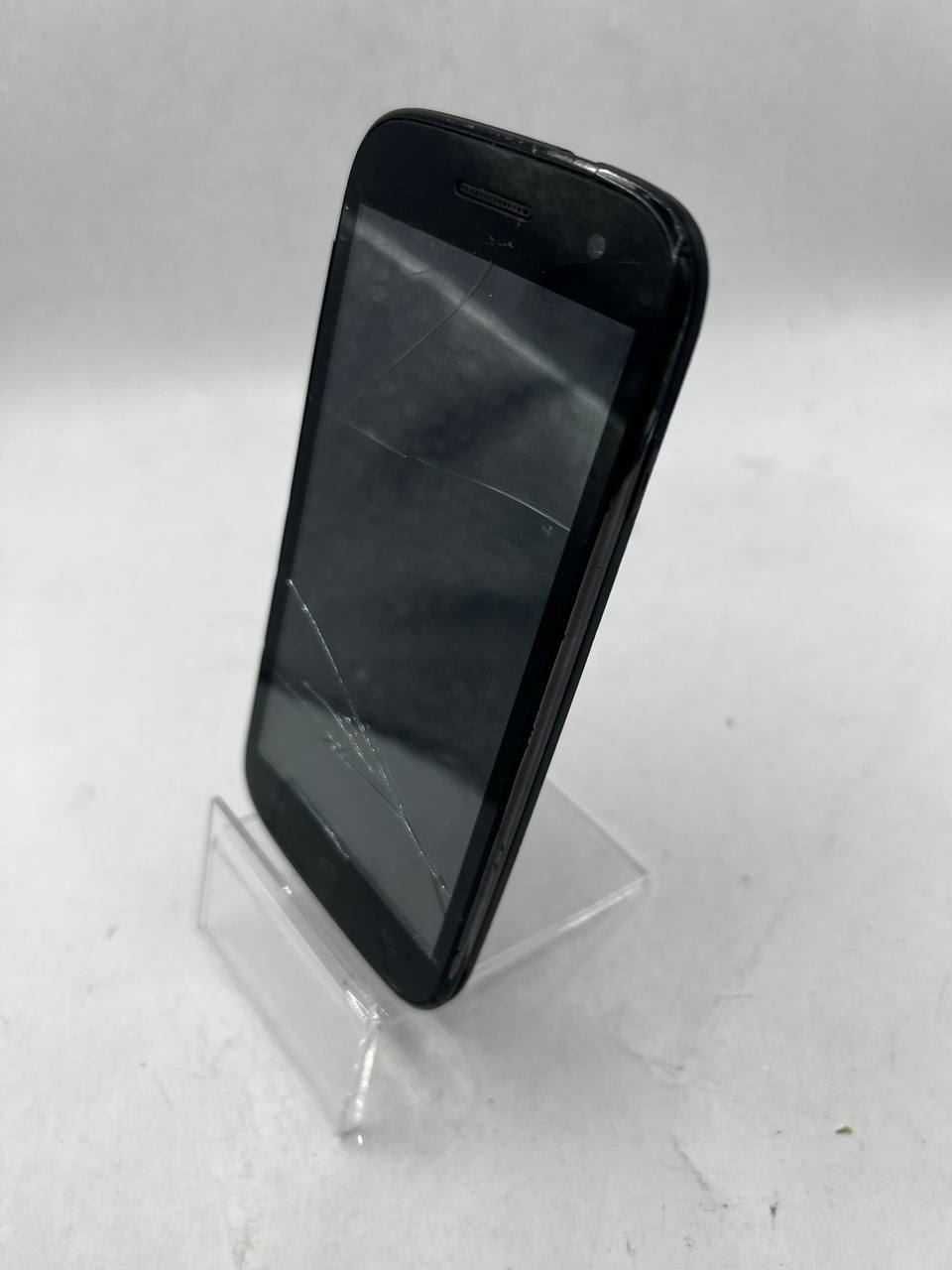 Смартфон FLY IQ451 Quattro