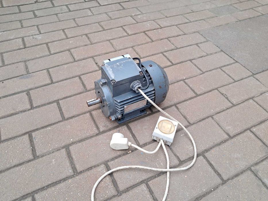 Silnik elektryczny 1,1kw 2835 obrotów 1-faz 220v,230v  .Wysyłka