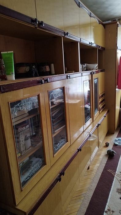 Продам стінку кімнатну в гарному стані