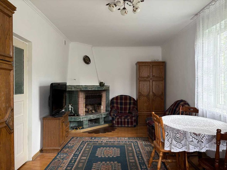 Продаж будинку з ремонтом та меблями в м.Золочів