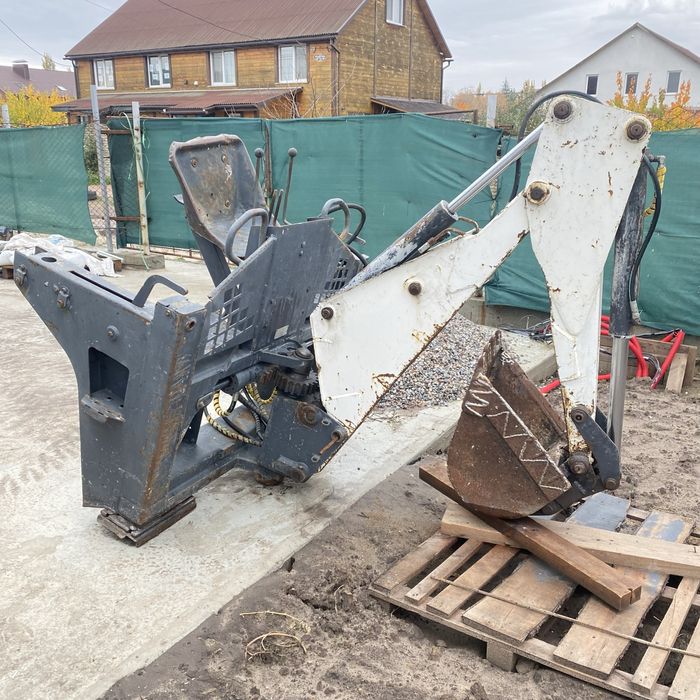 Єкскаваторна установка для міні навантажувача bobcat