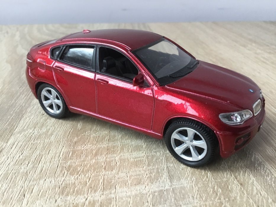 Модель автомобиля BMW X6 1:46 Saico