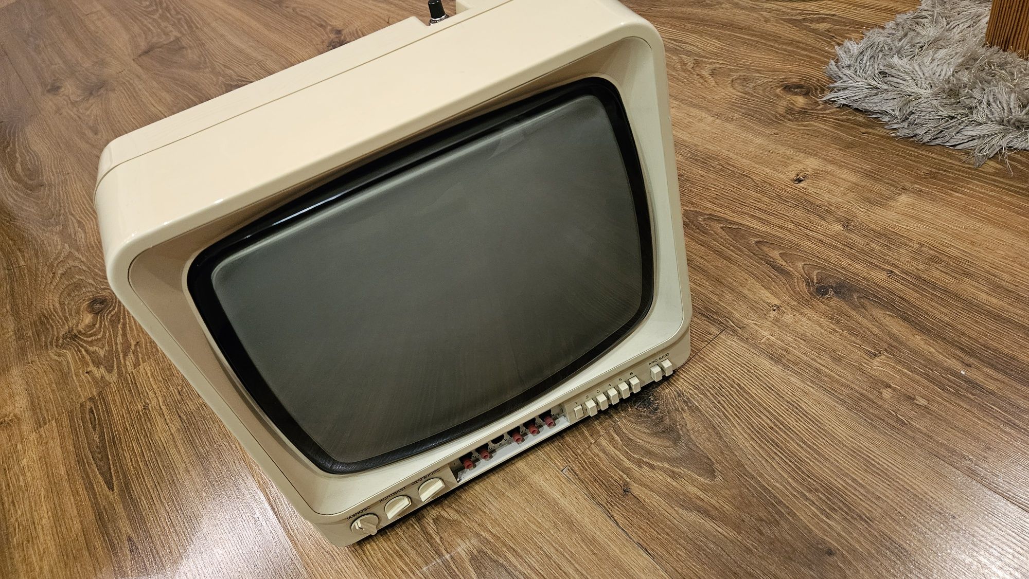 Telewizorek czarno-biały marki Unitra Biazet
