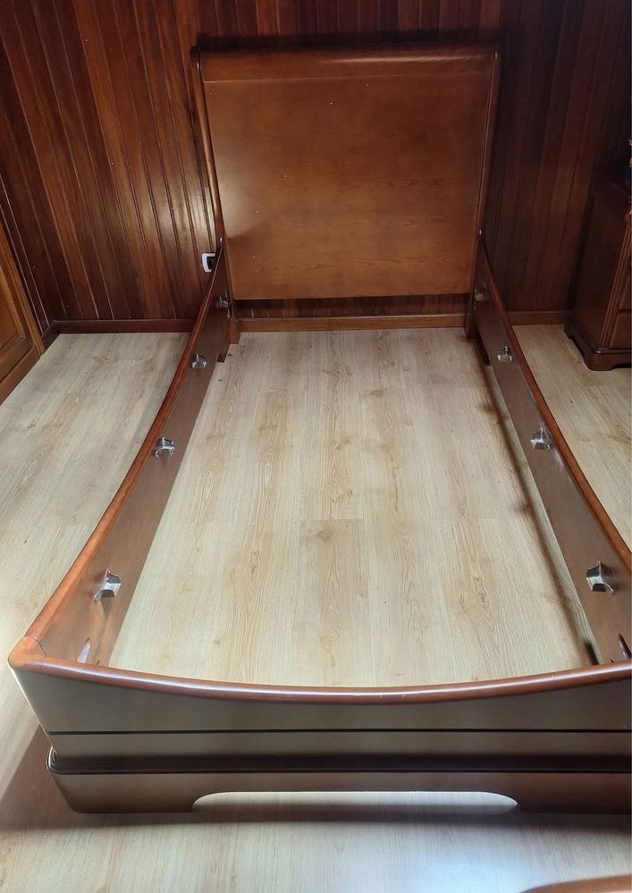 Vende se moveis para quarto
