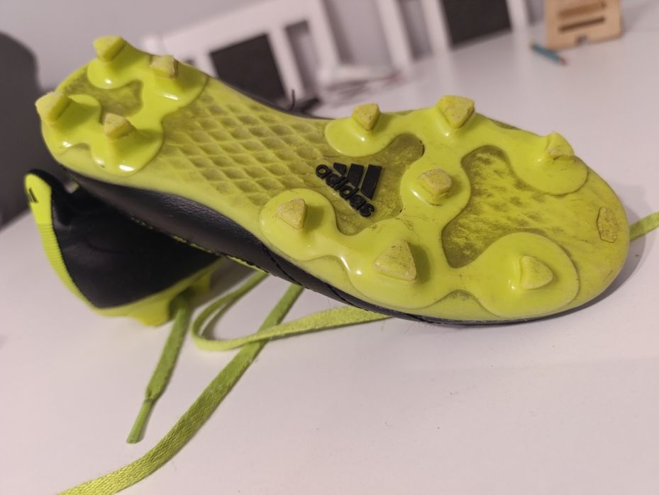 Korki adidas do piłki nożnej