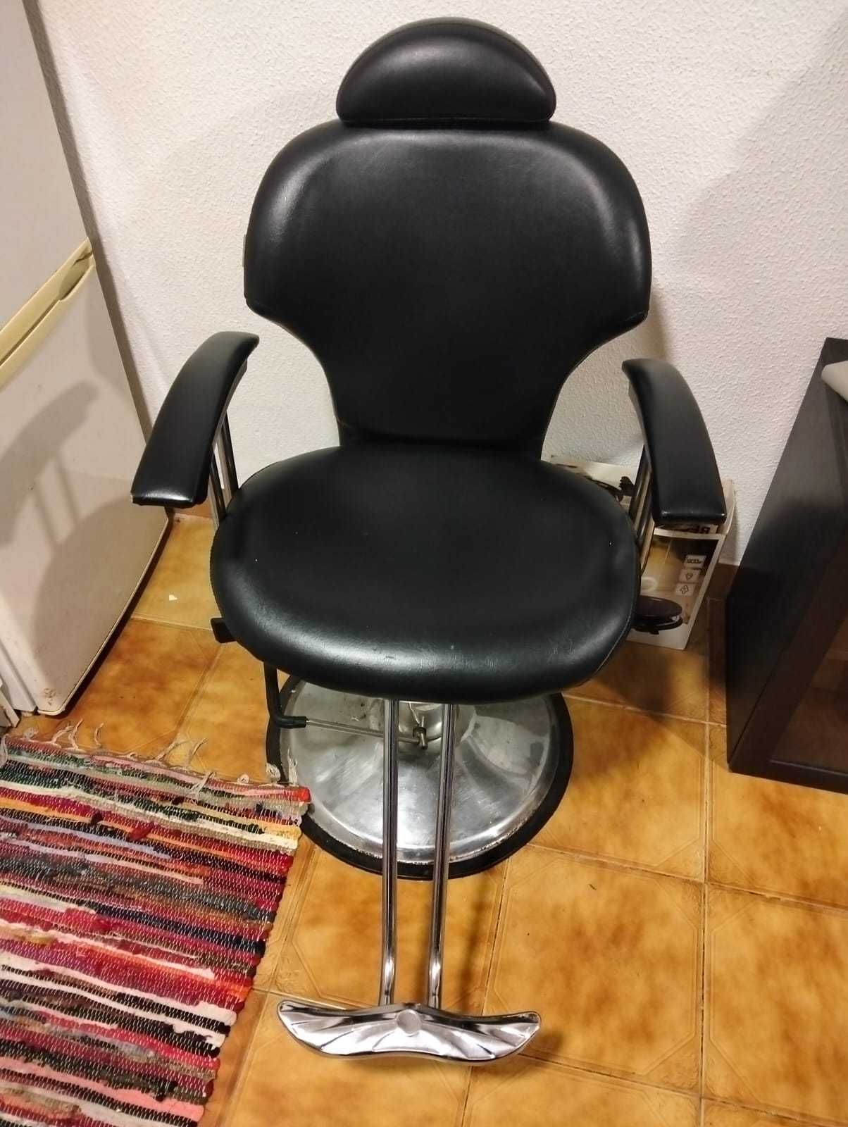 Cadeira de Barbeiro semi nova