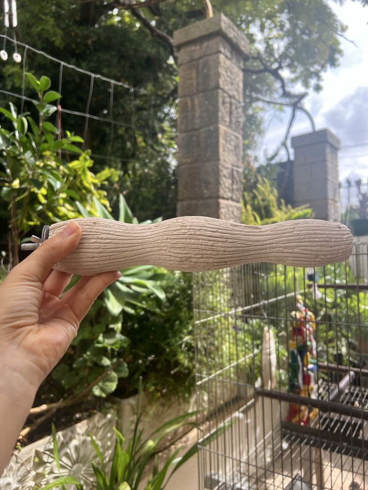 Poleiro em mineral para papagaio