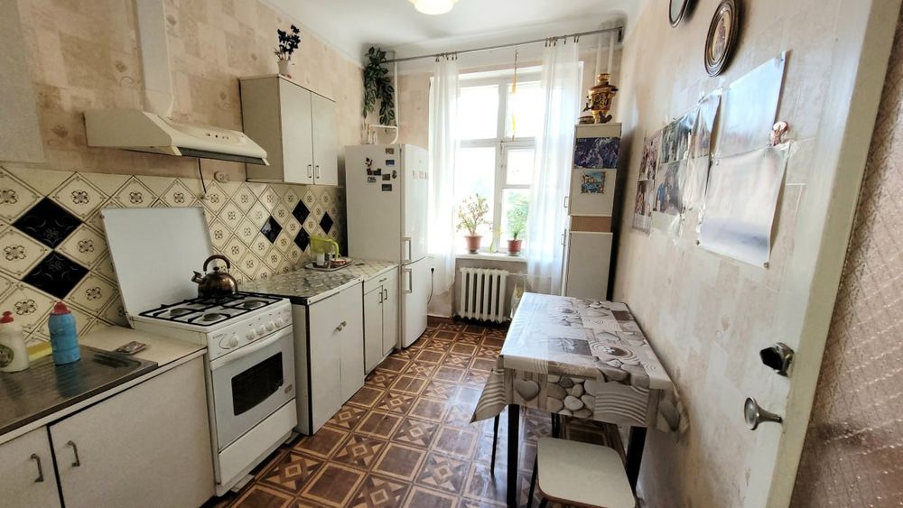 2к.Металлургів. Сталінка. Окремі кімнати. 2 поверх.