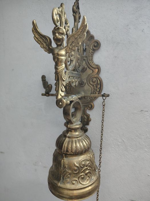 Mosiężny dzwon ścienny