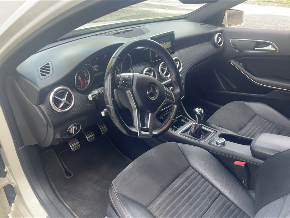 Mercedes A200 CDI AMG LEDS Estofos alcantra e pele