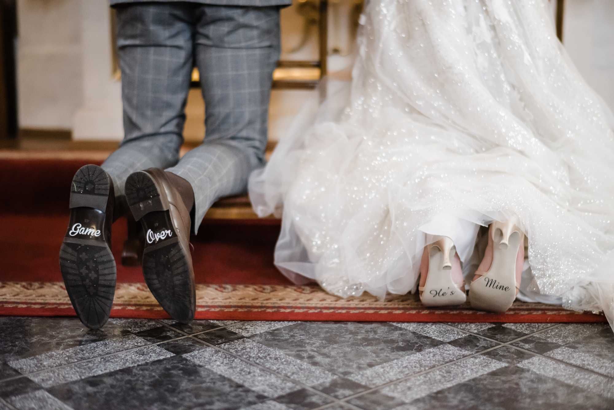 Naklejka ślubna np na buty she’s mine mąż żona
