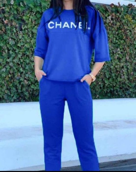 Костюми жіночі, дівчачі