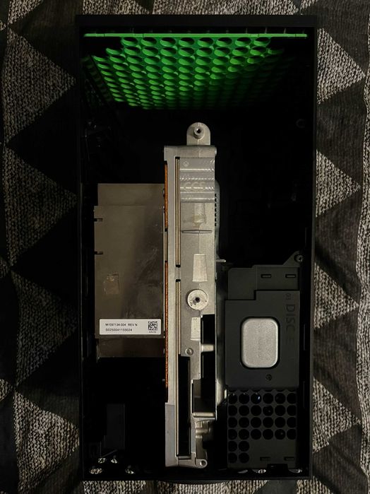 Obudowa z radiatorem V1 Xbox Series X model 1882 Grade B