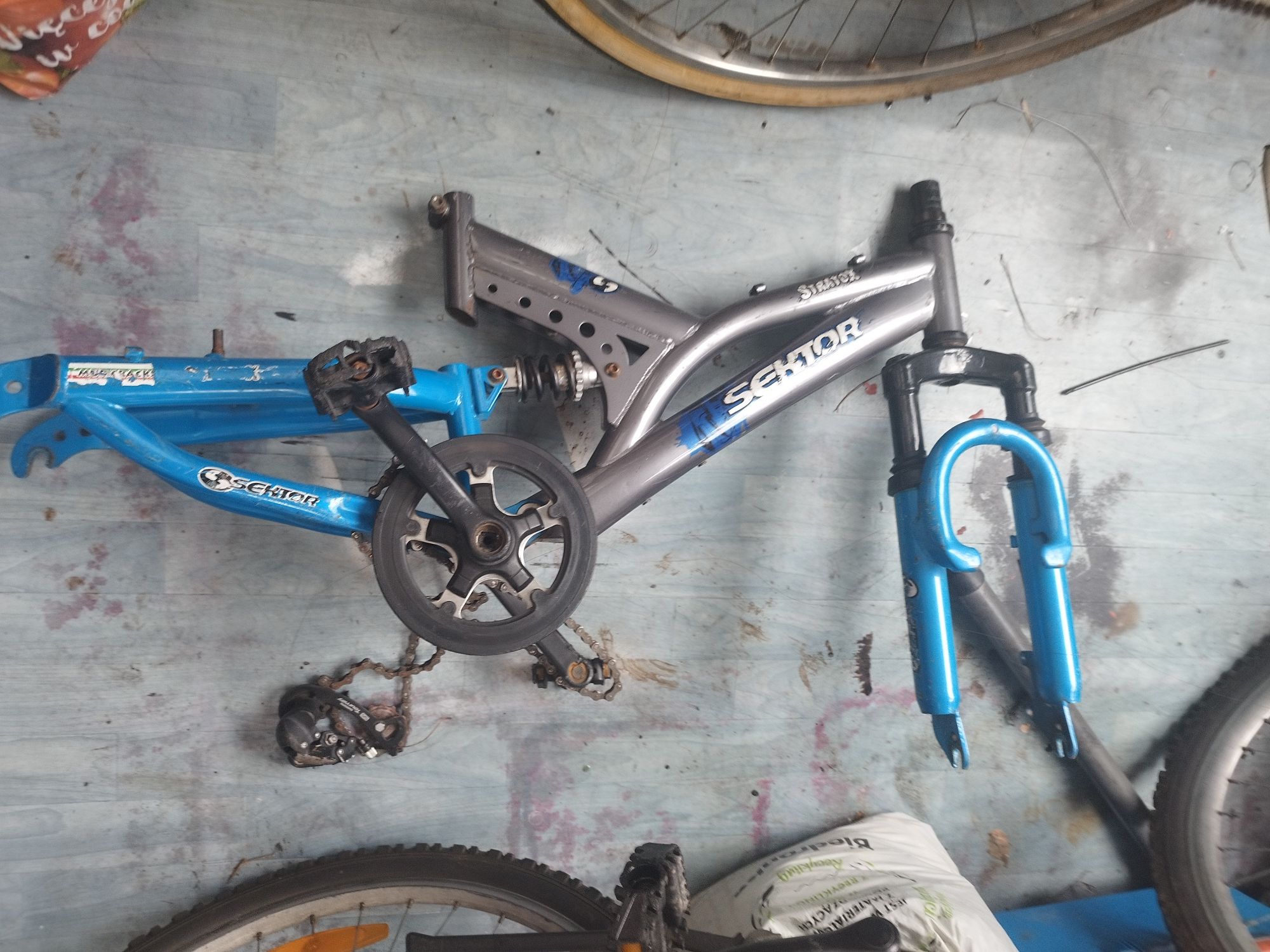 Ramę roweru Sektor sprzedam