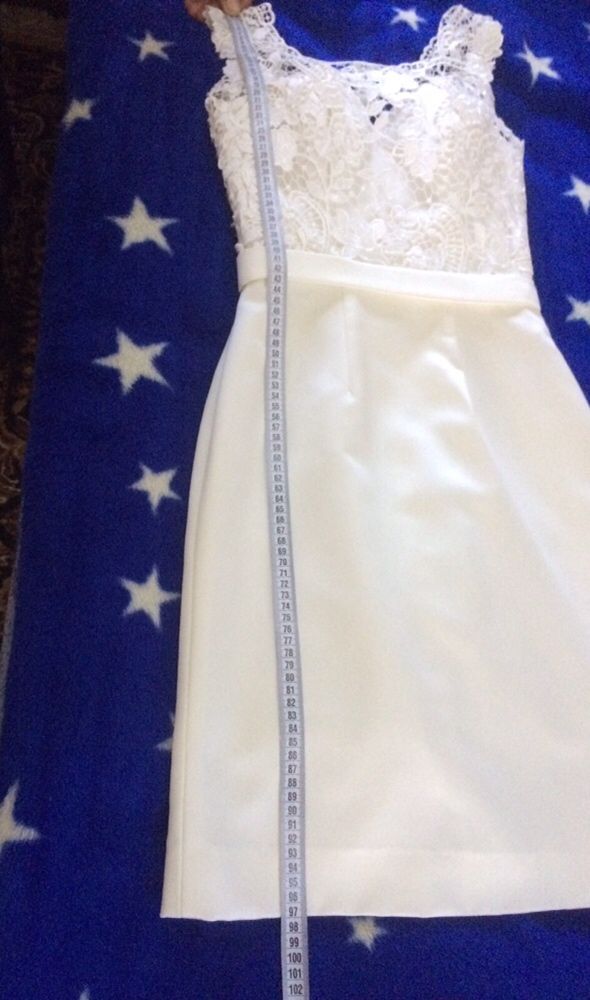 Коротка атласна весільна сукня