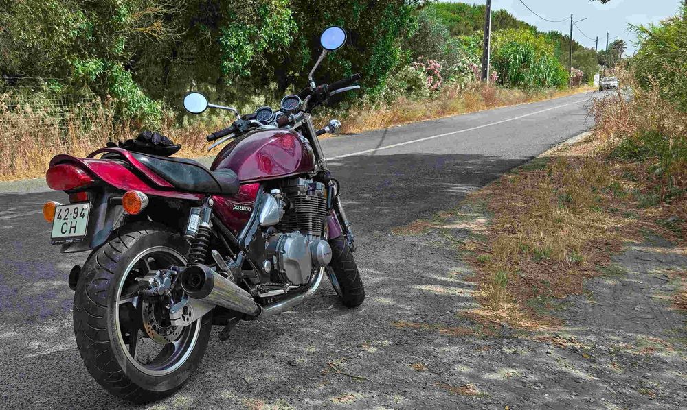 Kawasaki Zephyr 1100 (oportunidade para ter uma verdadeira cafe racer)