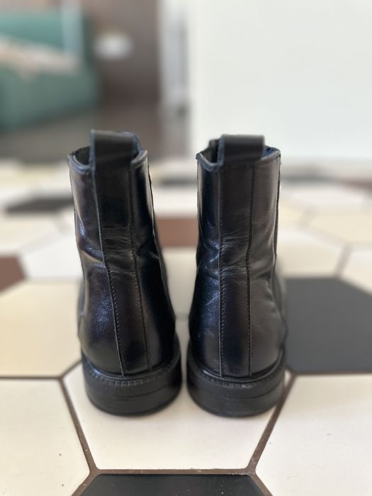 Чорні шкіряні черевики