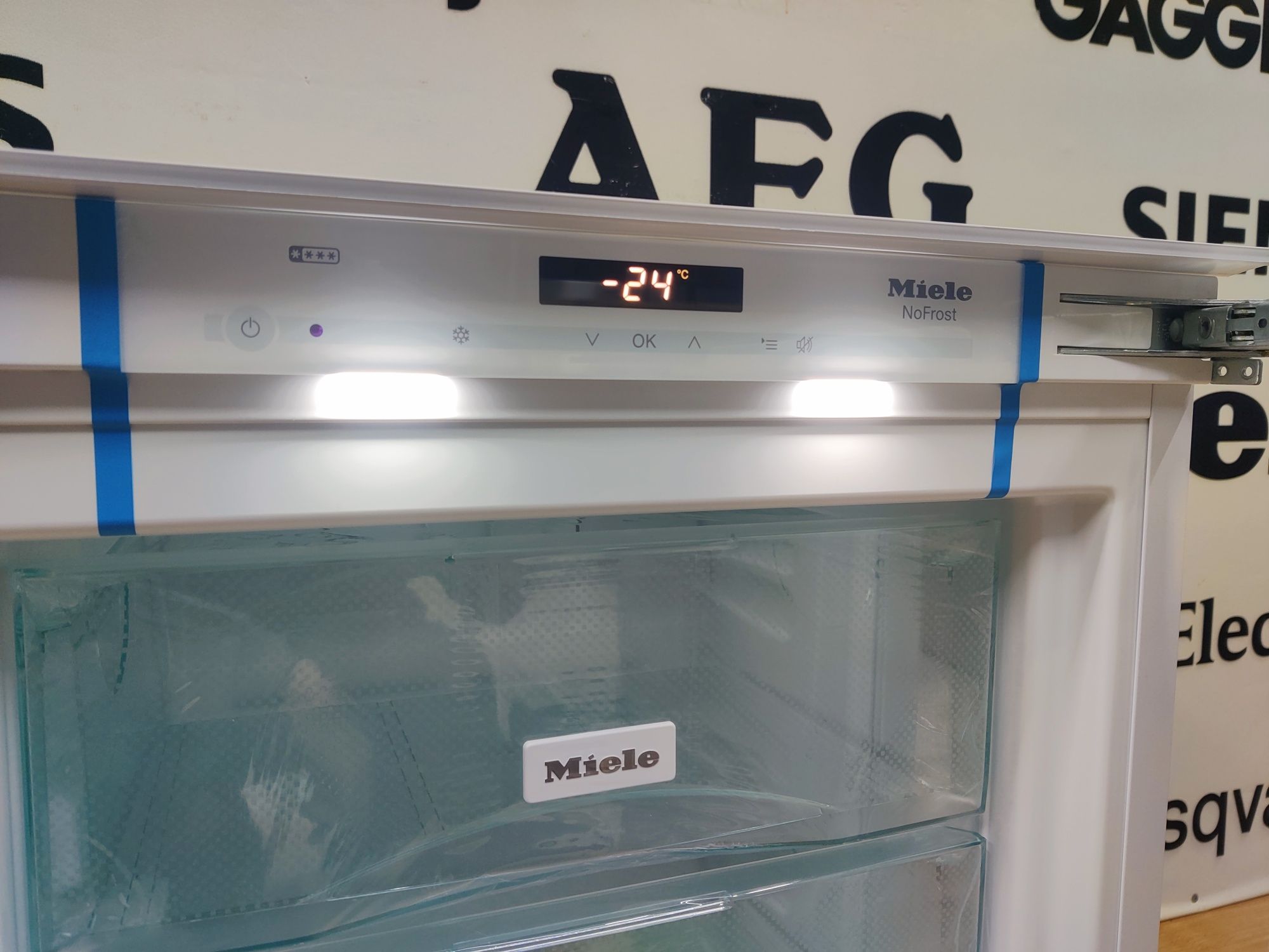 Вбудована морозильна камера під стільницю! MIELE™FN30402i No Frost!