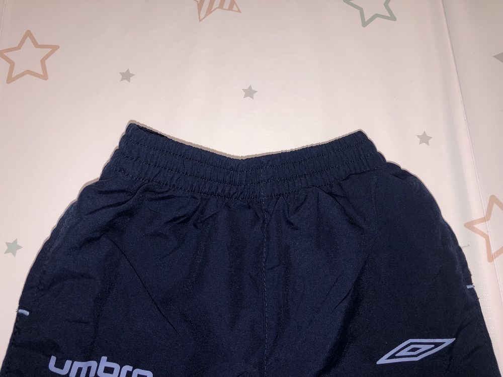 Chłopięce spodnie dresowe UMBRO rozm. 68