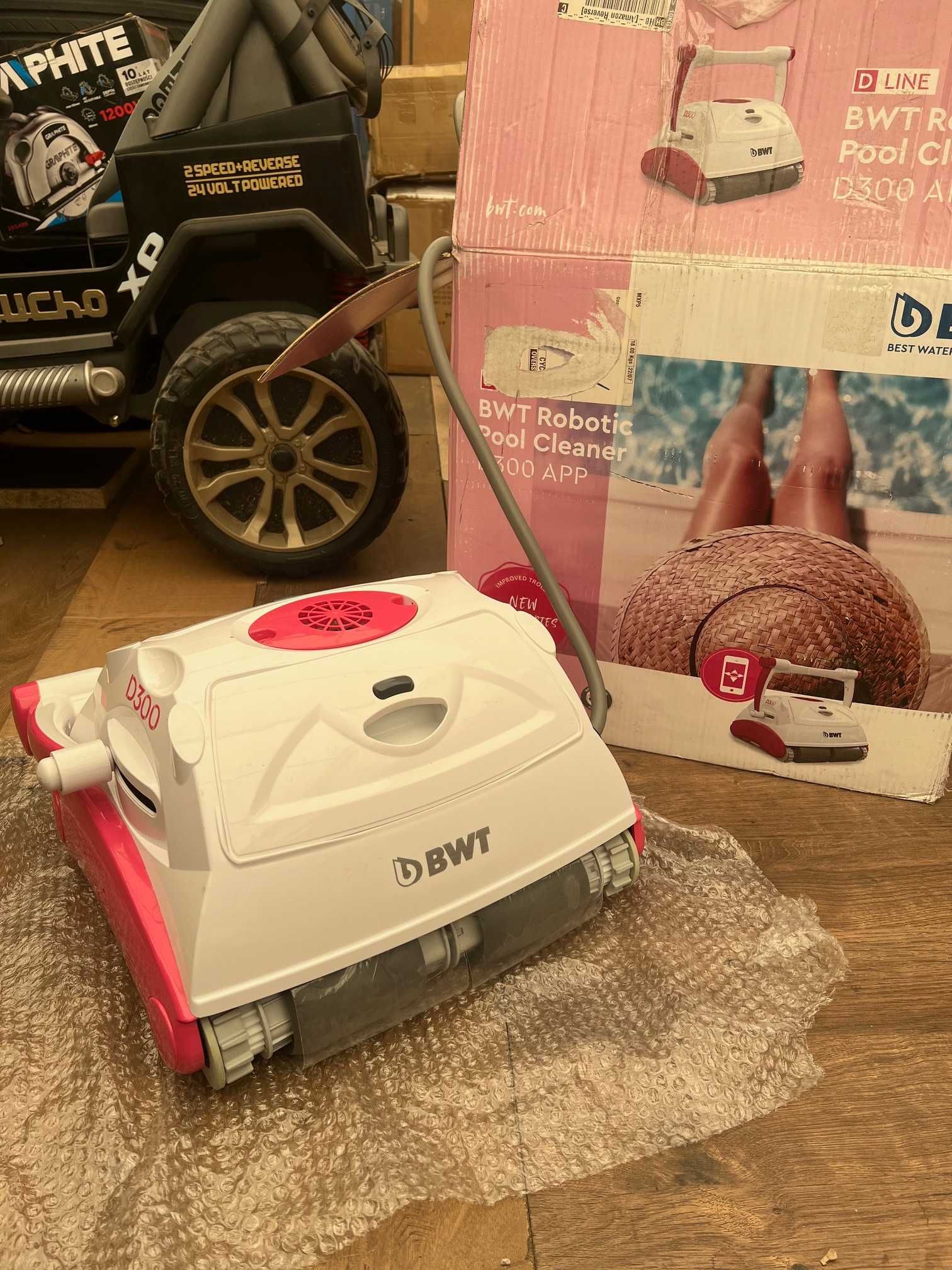 BWT D100 PLUS  smart robot czyszczący do basenu robot basenowy
