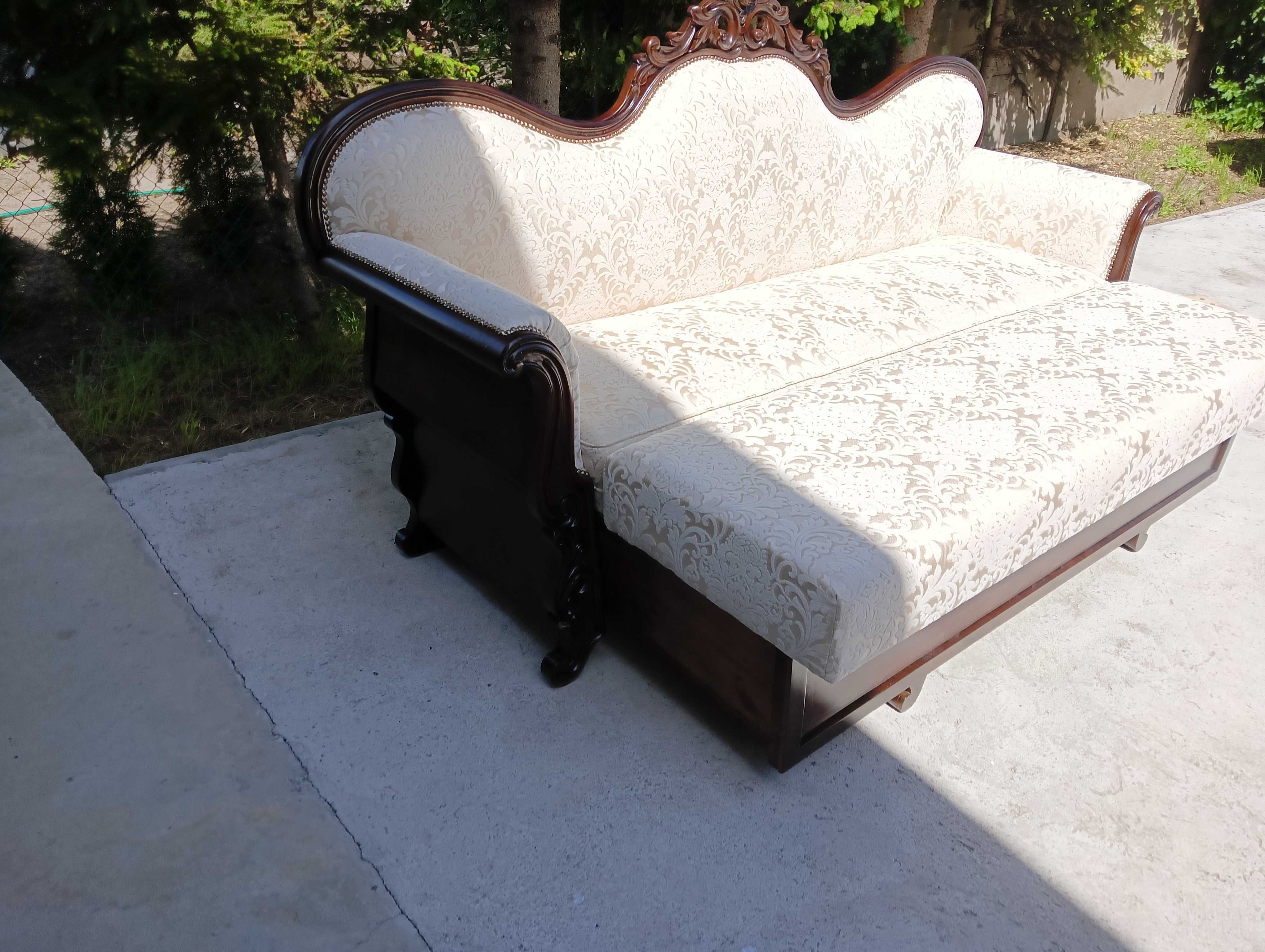Knapa sofa antyczna Biedermeier z funkcją spania po renowacji
