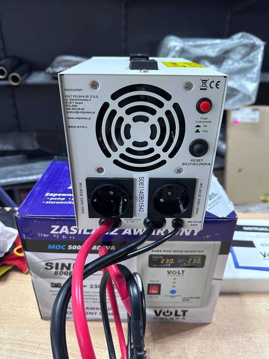 Інвертор VOLT POLSKA SINUS PRO 12V/800W (інвертор+зарядка 2в1)